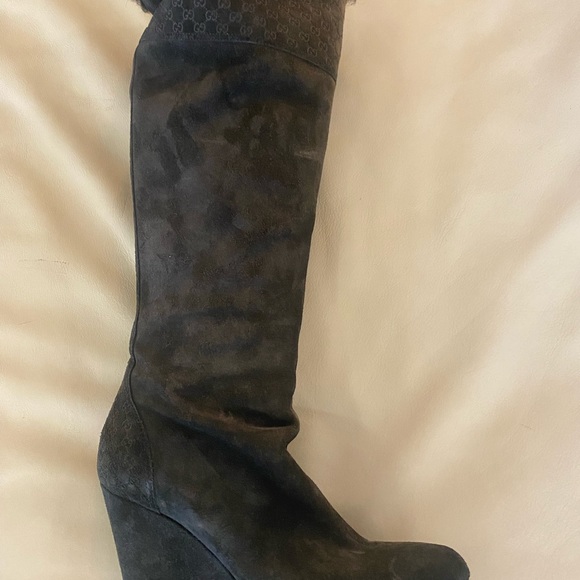 Gucci Black Suede Platform Wedges with Shearling trim. “Courteney” - Picture 6 of 6